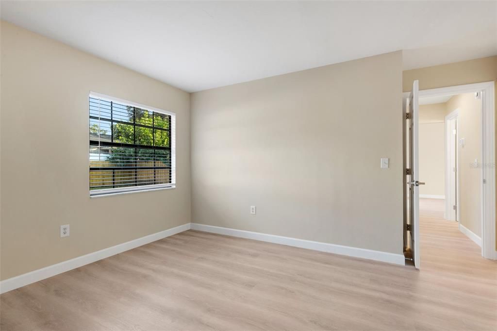 For Sale: $359,000 (2 beds, 2 baths, 951 Square Feet)