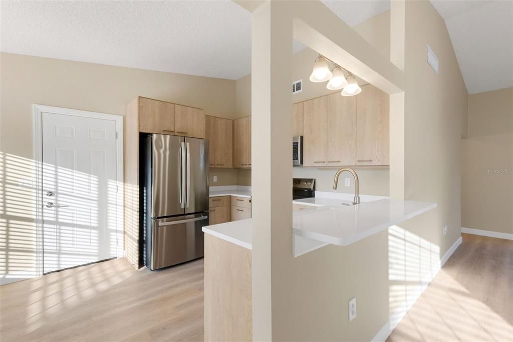 For Sale: $359,000 (2 beds, 2 baths, 951 Square Feet)