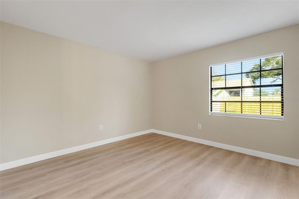 For Sale: $359,000 (2 beds, 2 baths, 951 Square Feet)