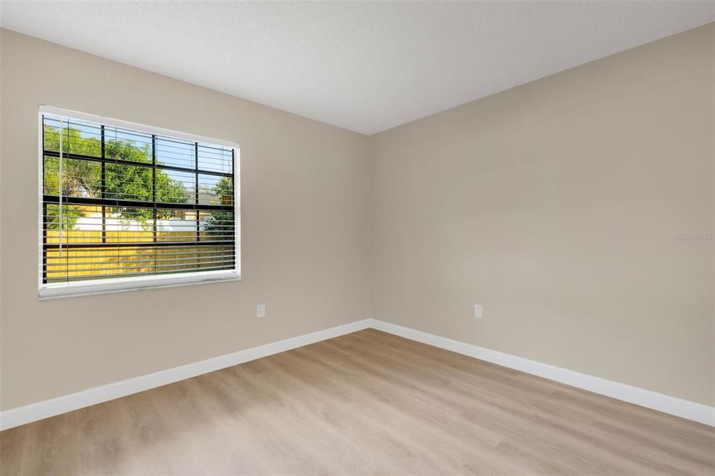 For Sale: $359,000 (2 beds, 2 baths, 951 Square Feet)