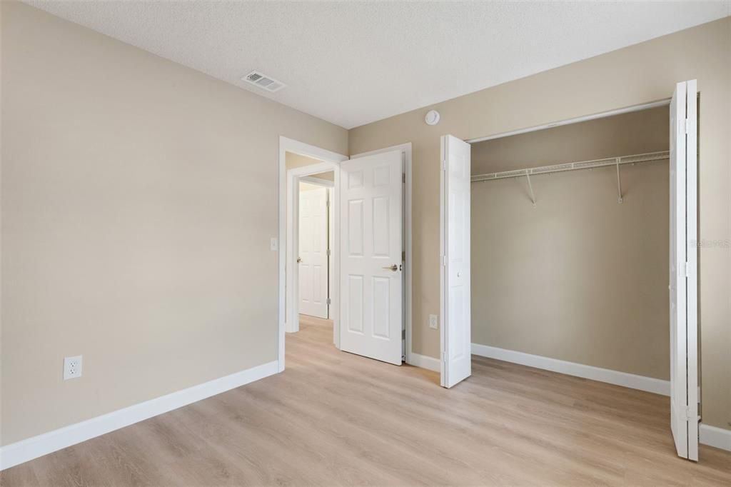 For Sale: $359,000 (2 beds, 2 baths, 951 Square Feet)