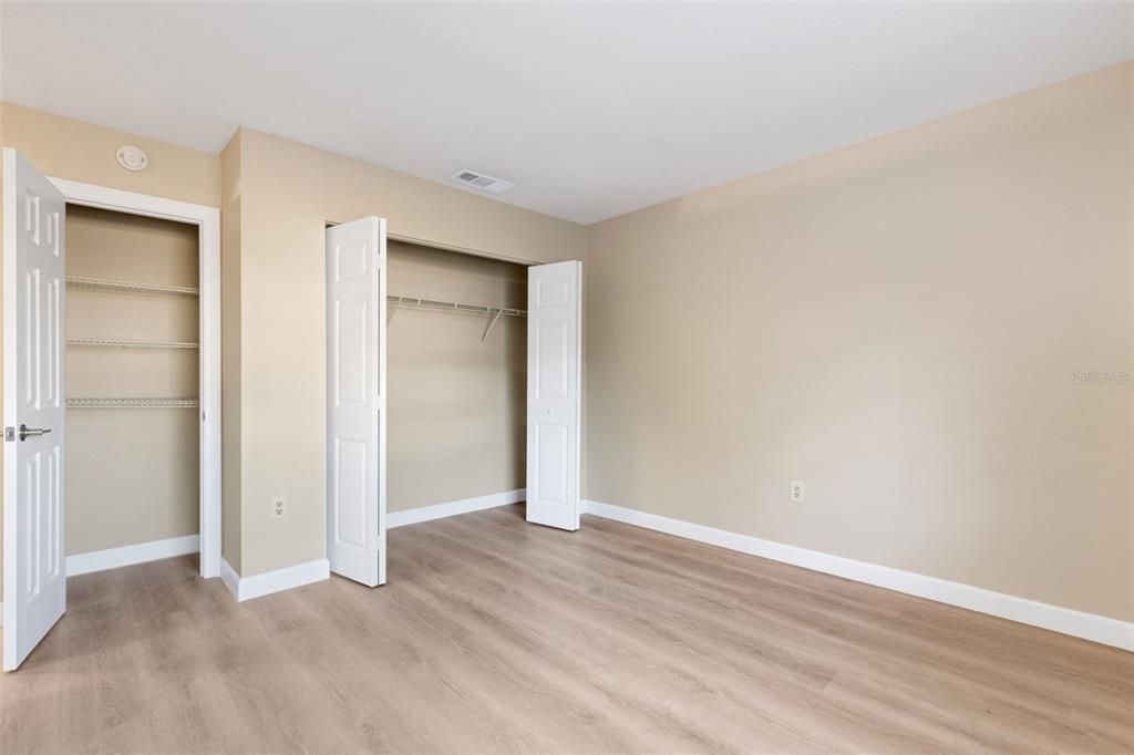 For Sale: $359,000 (2 beds, 2 baths, 951 Square Feet)