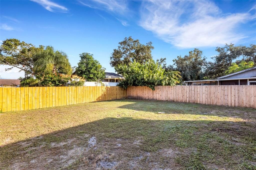 For Sale: $359,000 (2 beds, 2 baths, 951 Square Feet)