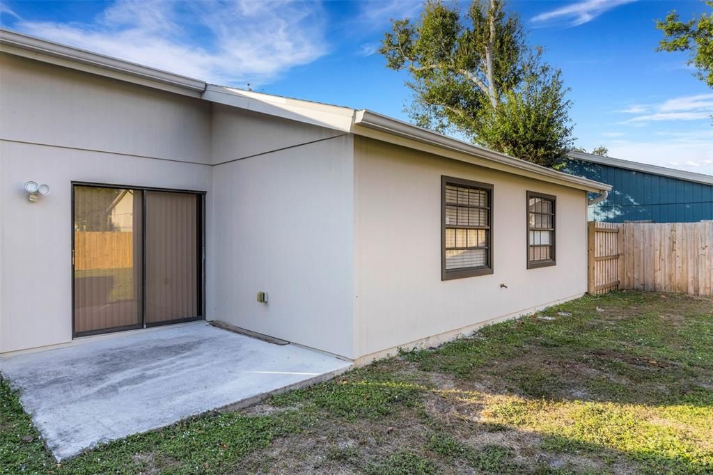 For Sale: $359,000 (2 beds, 2 baths, 951 Square Feet)