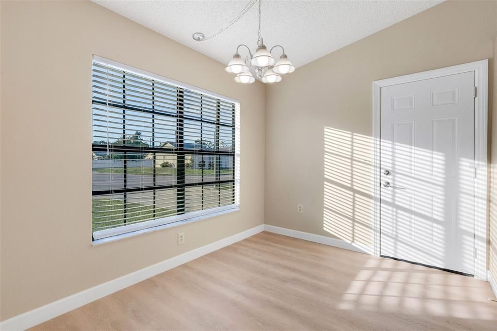 For Sale: $359,000 (2 beds, 2 baths, 951 Square Feet)