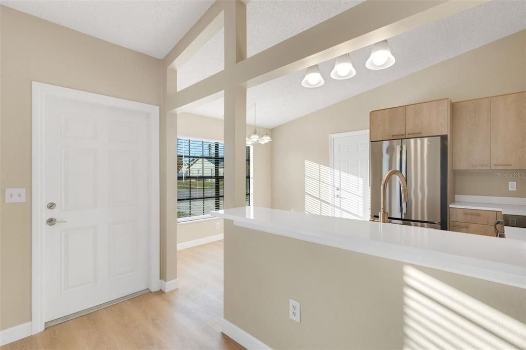 For Sale: $359,000 (2 beds, 2 baths, 951 Square Feet)