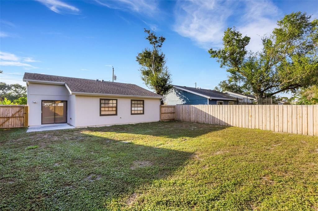 For Sale: $359,000 (2 beds, 2 baths, 951 Square Feet)