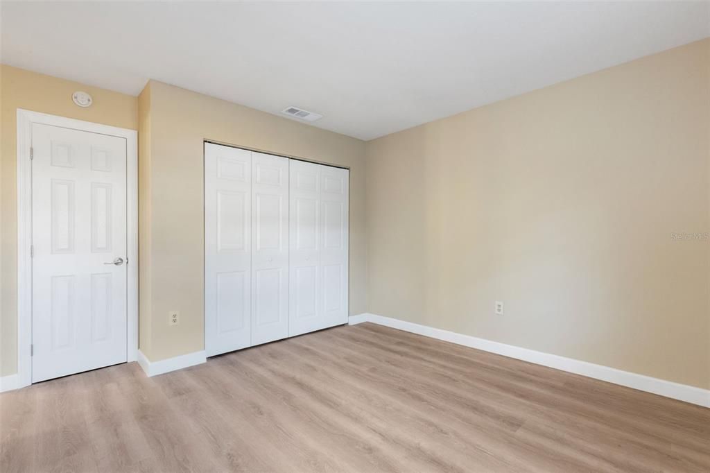 For Sale: $359,000 (2 beds, 2 baths, 951 Square Feet)