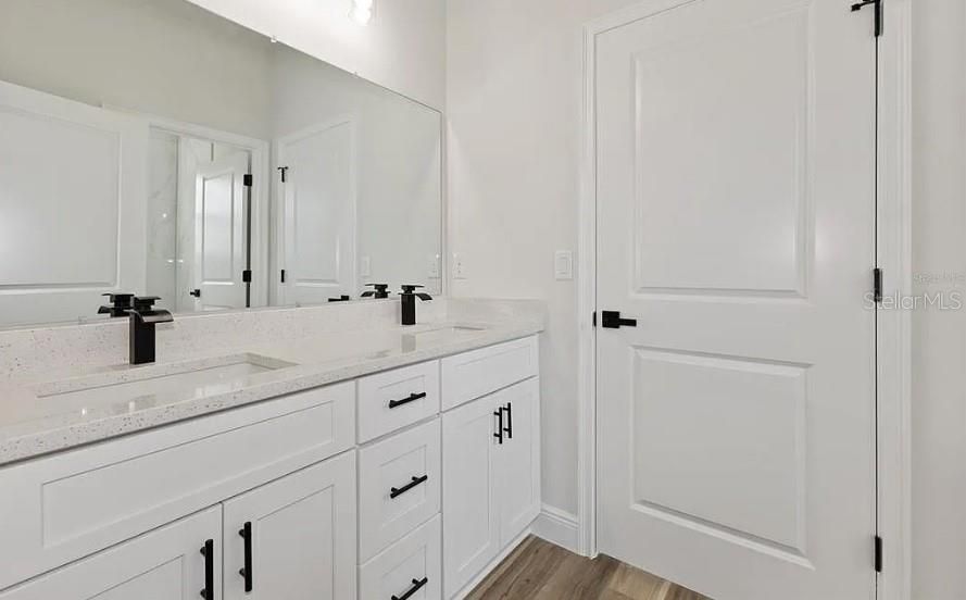 For Rent: $1,580 (4 beds, 3 baths, 1865 Square Feet)