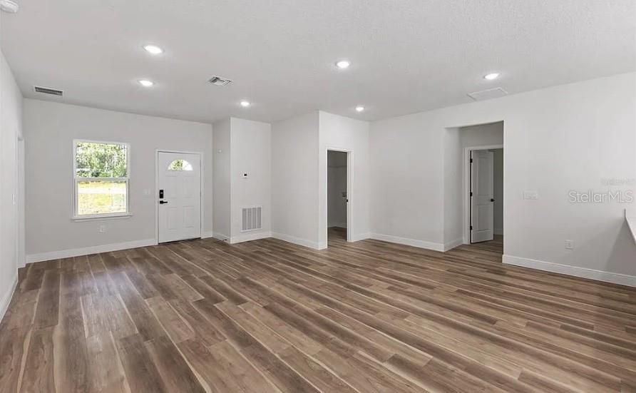 For Rent: $1,580 (4 beds, 3 baths, 1865 Square Feet)