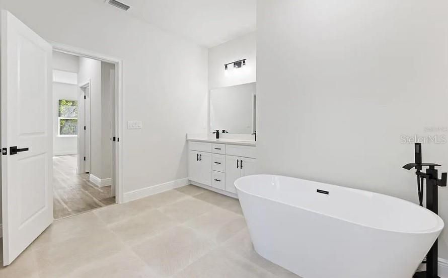 For Rent: $1,580 (4 beds, 3 baths, 1865 Square Feet)