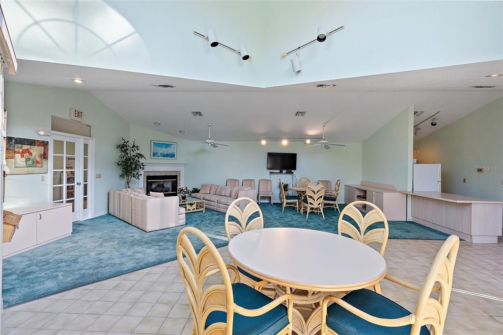 For Sale: $435,000 (2 beds, 2 baths, 1733 Square Feet)