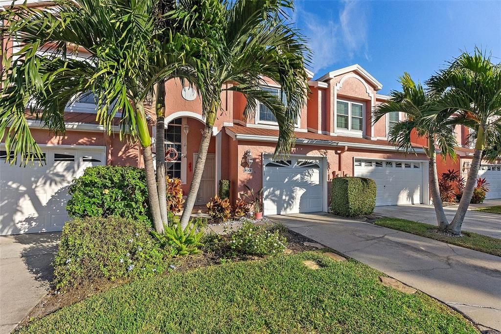 For Sale: $435,000 (2 beds, 2 baths, 1733 Square Feet)