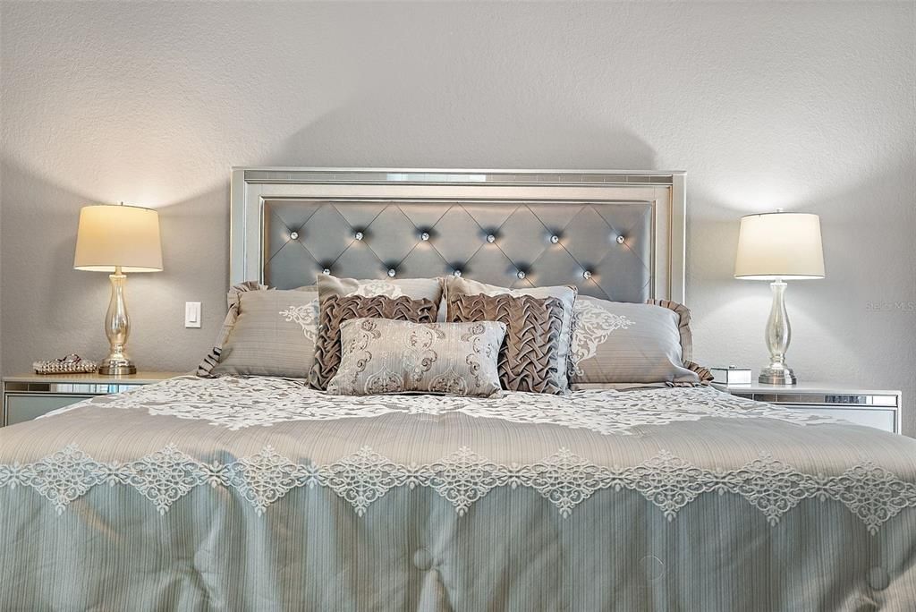 For Sale: $435,000 (2 beds, 2 baths, 1733 Square Feet)