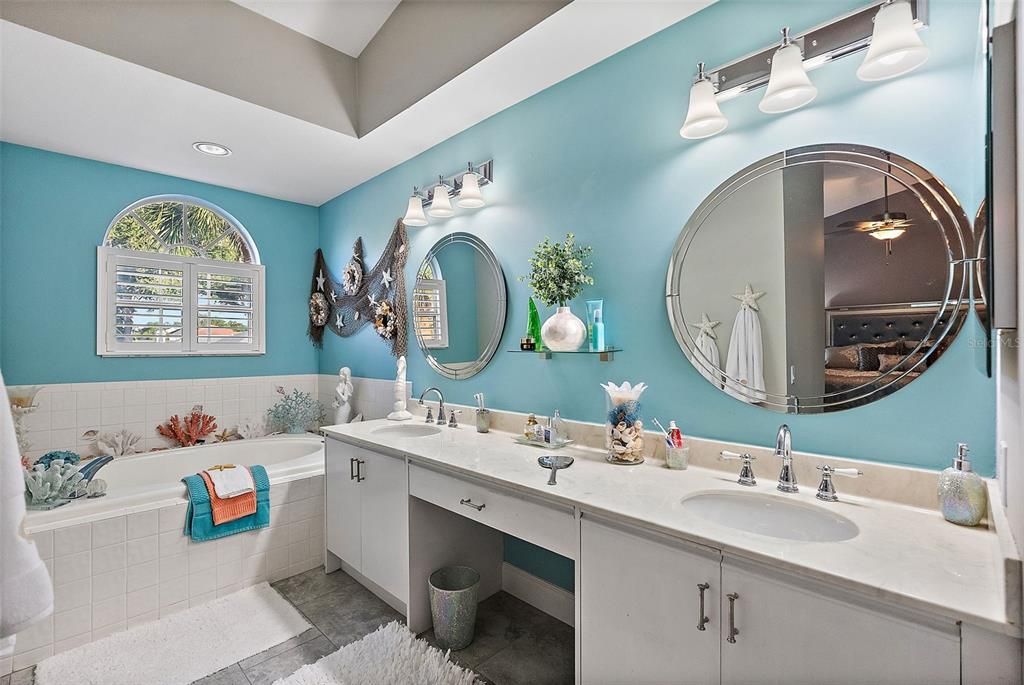 For Sale: $435,000 (2 beds, 2 baths, 1733 Square Feet)