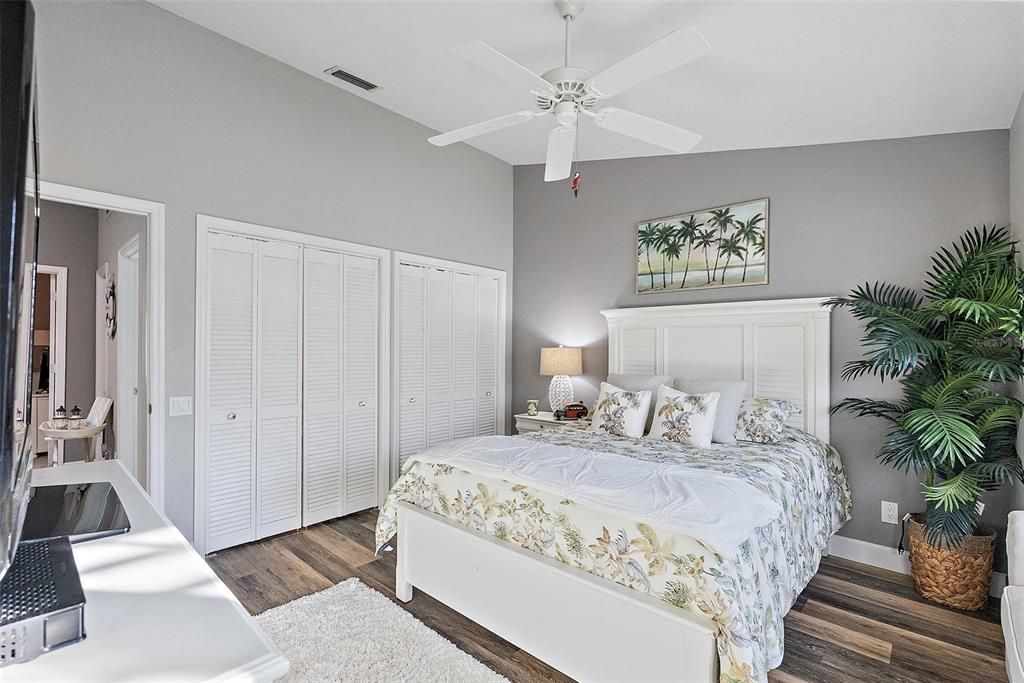 For Sale: $435,000 (2 beds, 2 baths, 1733 Square Feet)