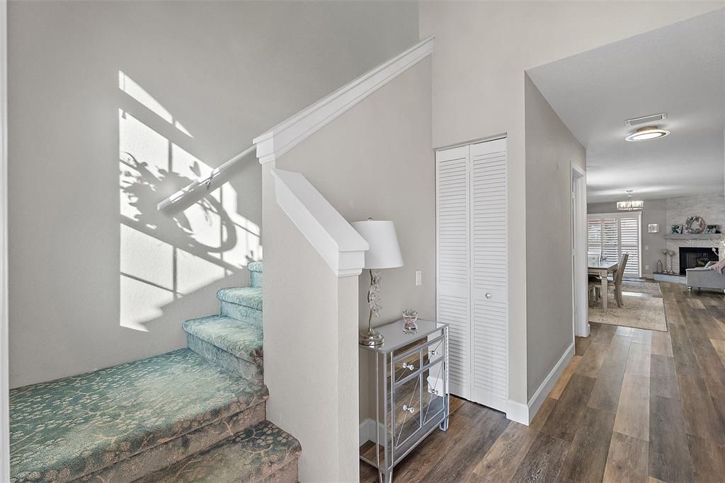 For Sale: $435,000 (2 beds, 2 baths, 1733 Square Feet)