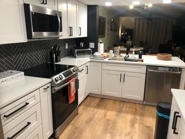 На продажу: $234,900 (2 спален, 2 ванн, 1065 Квадратных фут)