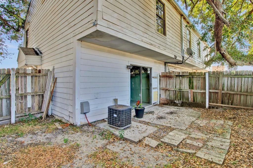 待售: $185,000 (2 贝兹, 2 浴室, 944 平方英尺)