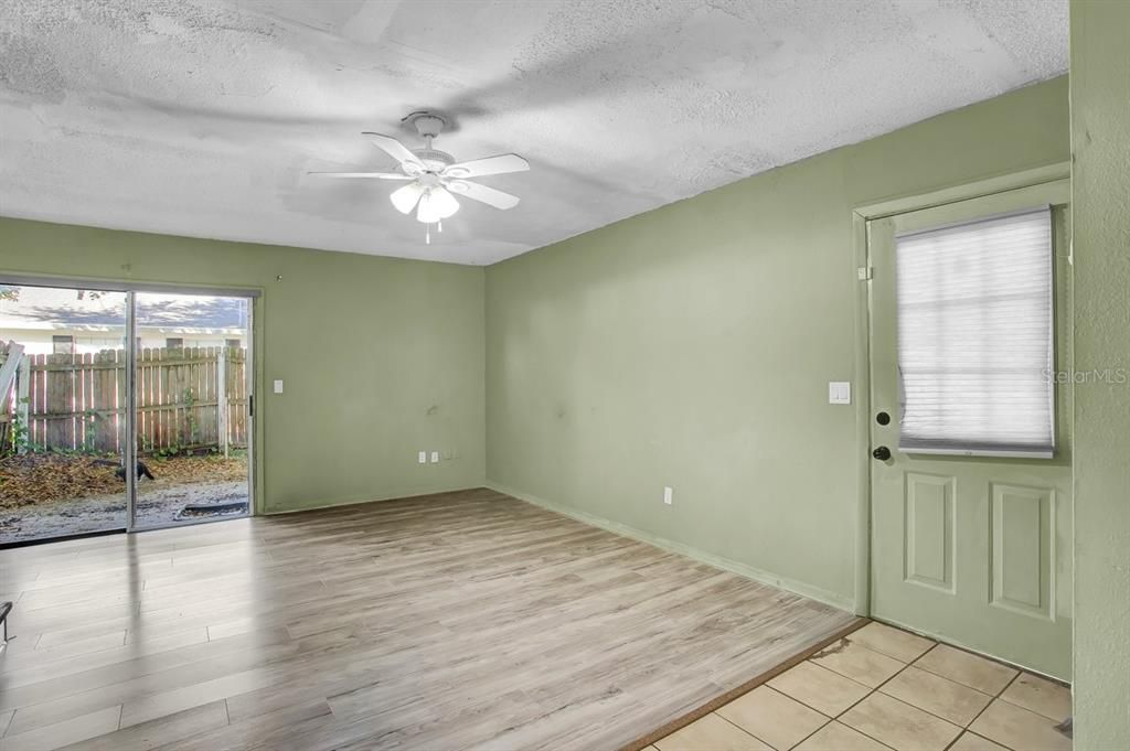 待售: $185,000 (2 贝兹, 2 浴室, 944 平方英尺)