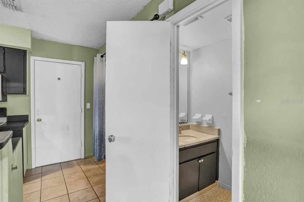 待售: $185,000 (2 贝兹, 2 浴室, 944 平方英尺)