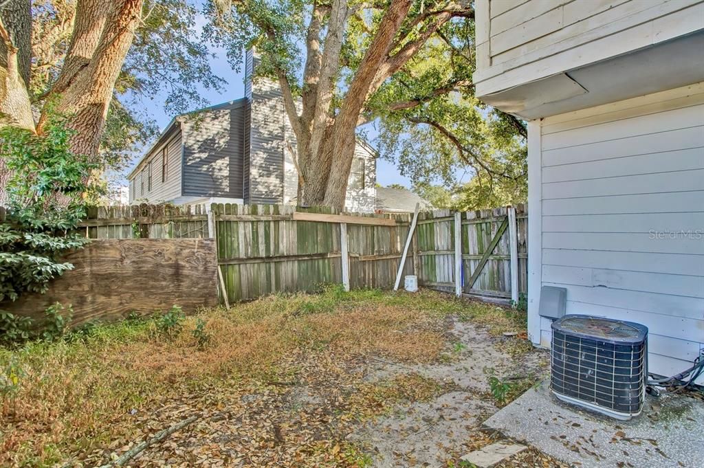 待售: $185,000 (2 贝兹, 2 浴室, 944 平方英尺)