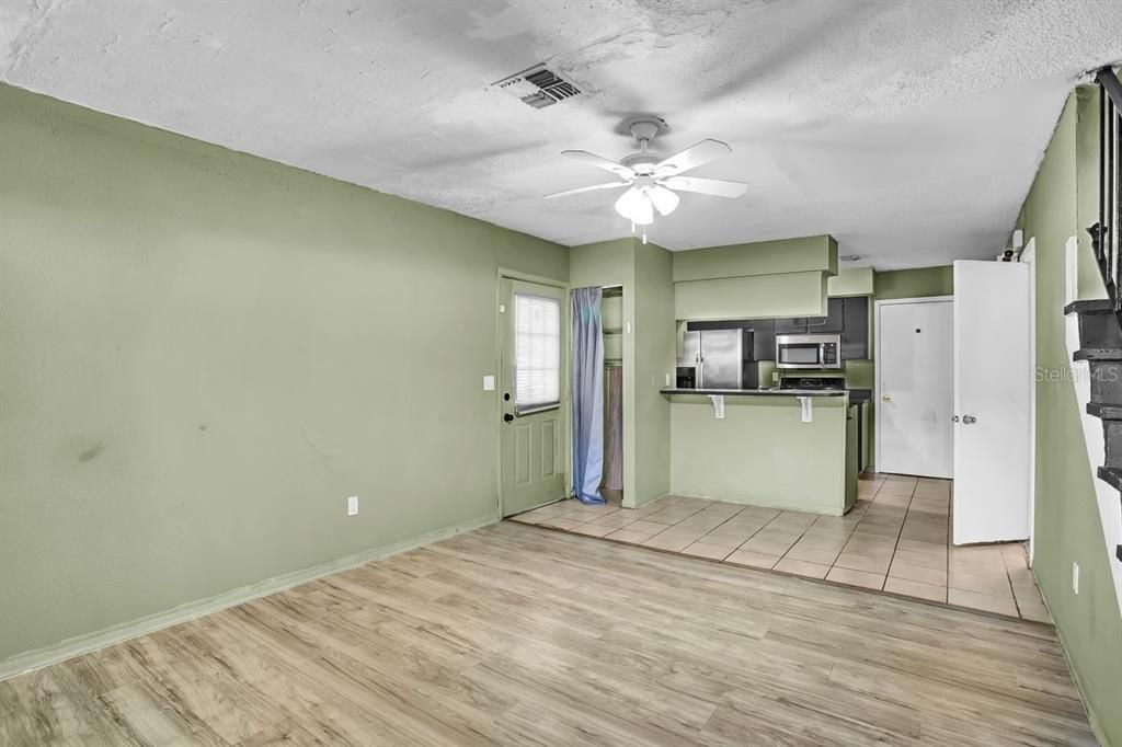 待售: $185,000 (2 贝兹, 2 浴室, 944 平方英尺)