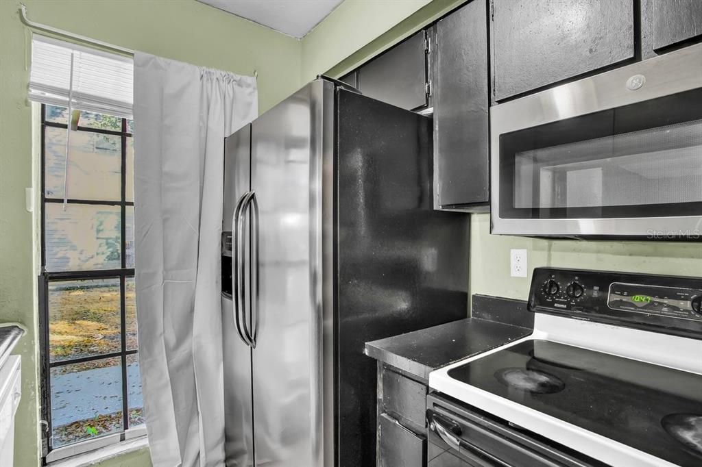 待售: $185,000 (2 贝兹, 2 浴室, 944 平方英尺)