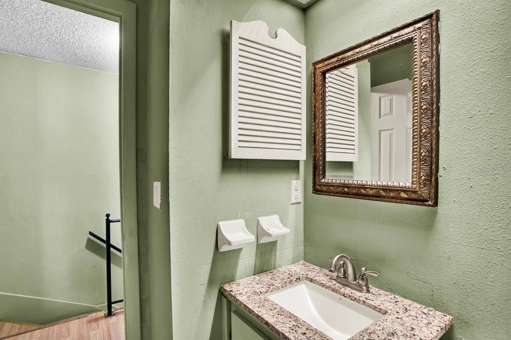 待售: $185,000 (2 贝兹, 2 浴室, 944 平方英尺)