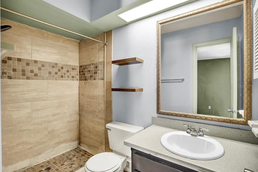 待售: $185,000 (2 贝兹, 2 浴室, 944 平方英尺)