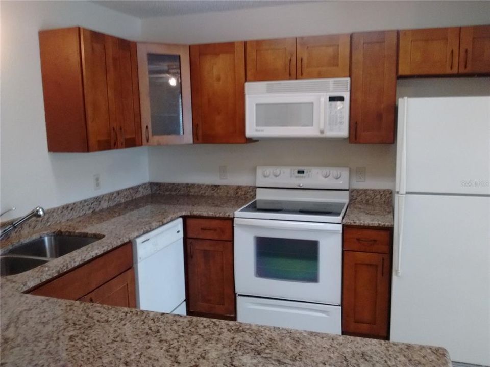 На продажу: $240,000 (2 спален, 2 ванн, 956 Квадратных фут)