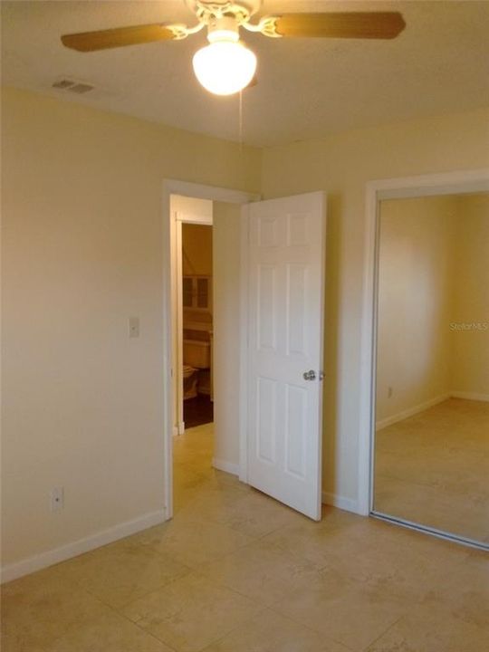 На продажу: $240,000 (2 спален, 2 ванн, 956 Квадратных фут)