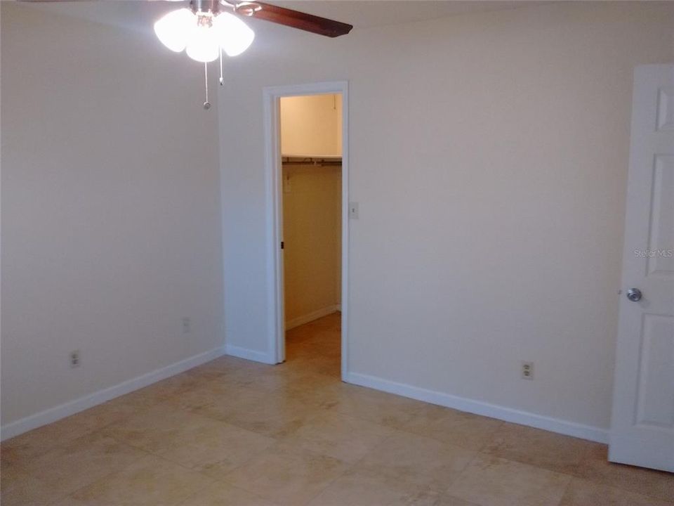 На продажу: $240,000 (2 спален, 2 ванн, 956 Квадратных фут)