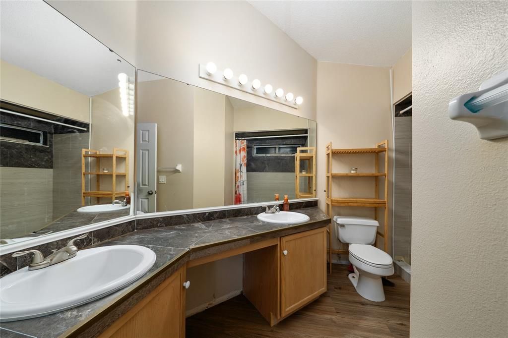 待售: $420,000 (3 贝兹, 2 浴室, 1201 平方英尺)