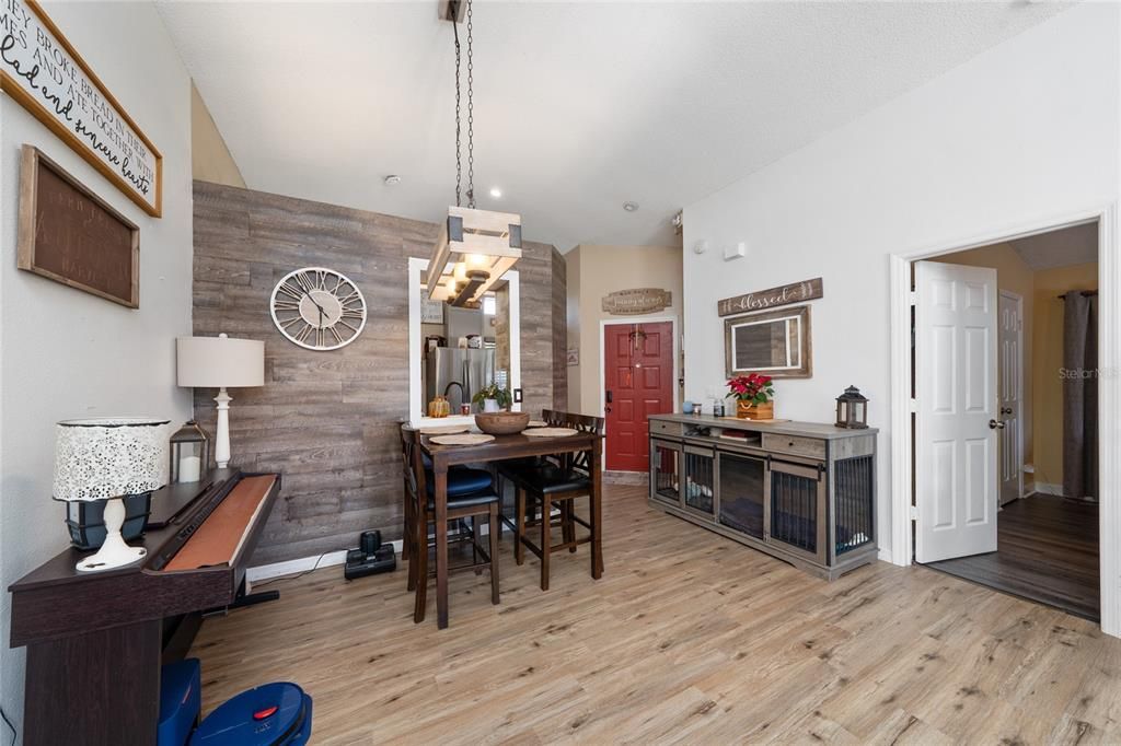 待售: $420,000 (3 贝兹, 2 浴室, 1201 平方英尺)