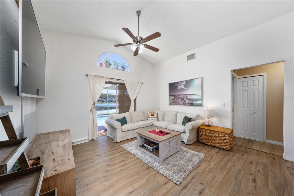 待售: $420,000 (3 贝兹, 2 浴室, 1201 平方英尺)