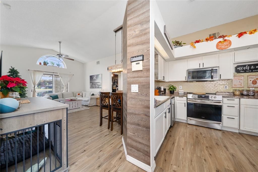 待售: $420,000 (3 贝兹, 2 浴室, 1201 平方英尺)