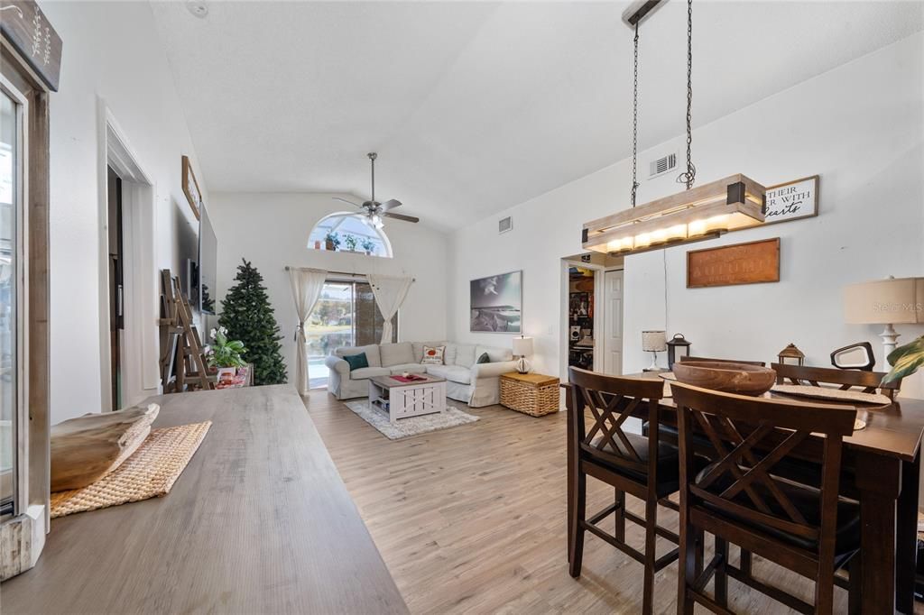 待售: $420,000 (3 贝兹, 2 浴室, 1201 平方英尺)