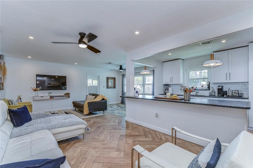 For Rent: $4,150 (3 beds, 3 baths, 1560 Square Feet)