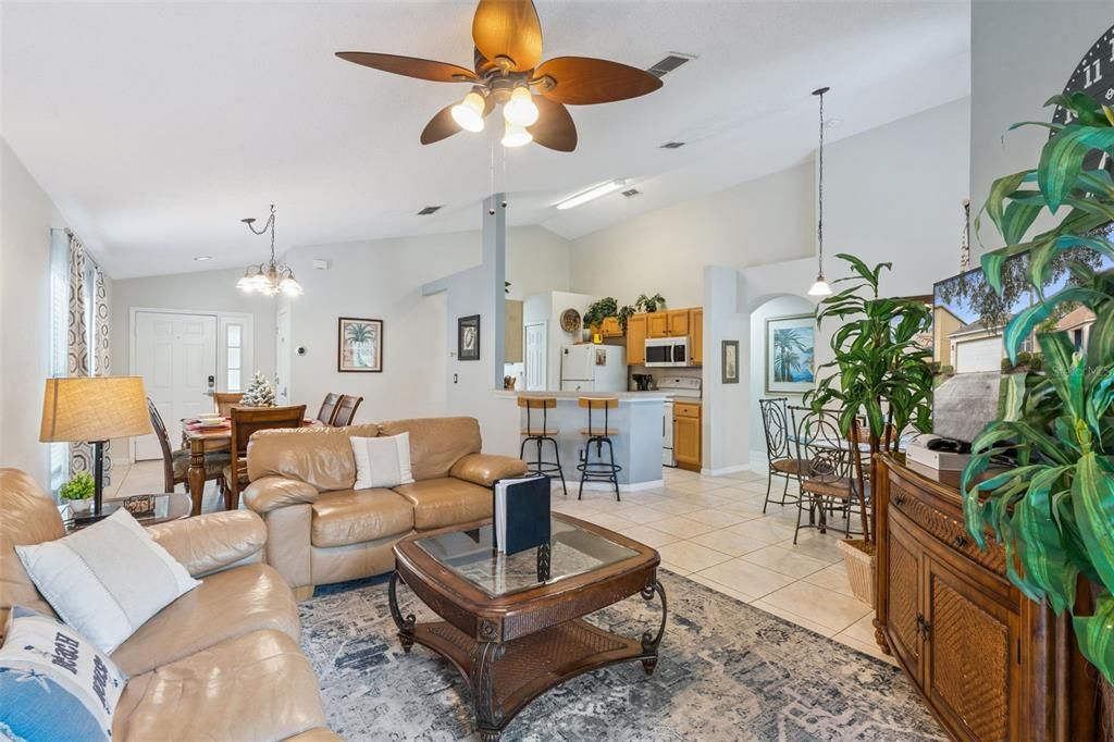 待售: $379,000 (4 贝兹, 2 浴室, 1542 平方英尺)