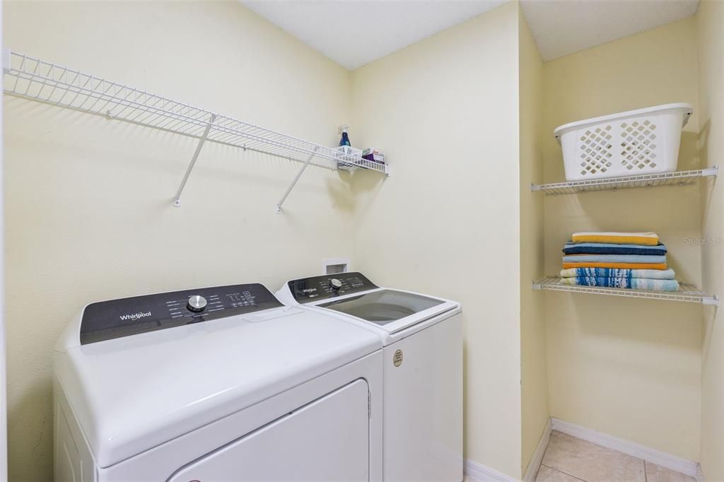 待售: $379,000 (4 贝兹, 2 浴室, 1542 平方英尺)