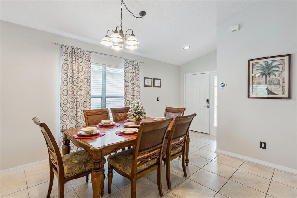 待售: $379,000 (4 贝兹, 2 浴室, 1542 平方英尺)