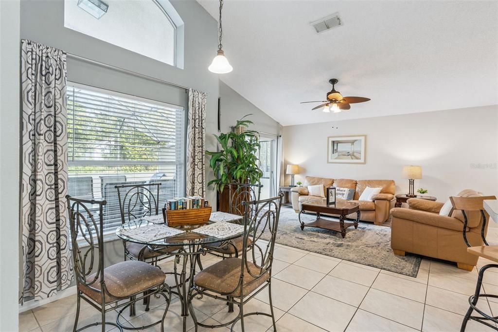 待售: $379,000 (4 贝兹, 2 浴室, 1542 平方英尺)