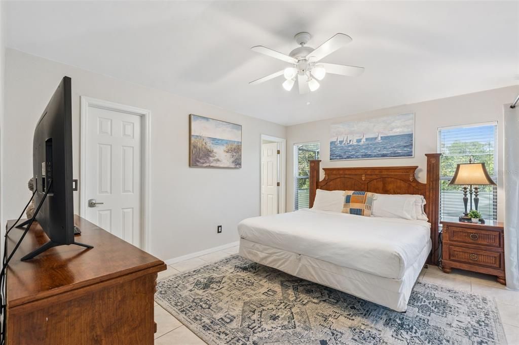 待售: $379,000 (4 贝兹, 2 浴室, 1542 平方英尺)