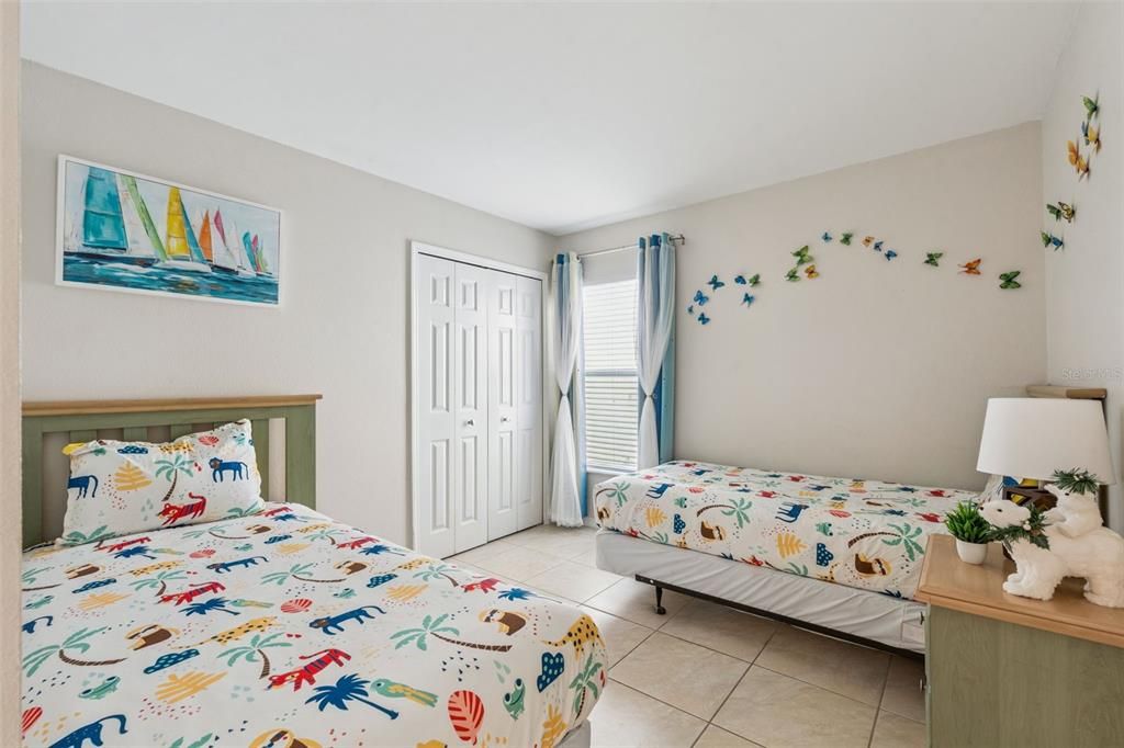 待售: $379,000 (4 贝兹, 2 浴室, 1542 平方英尺)