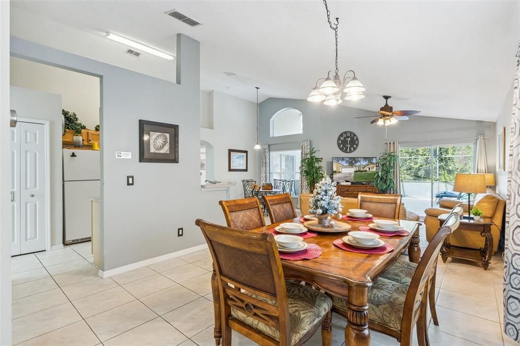 待售: $379,000 (4 贝兹, 2 浴室, 1542 平方英尺)