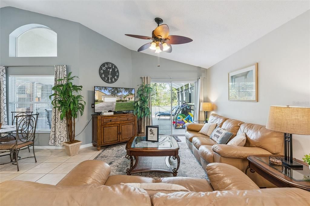 待售: $379,000 (4 贝兹, 2 浴室, 1542 平方英尺)