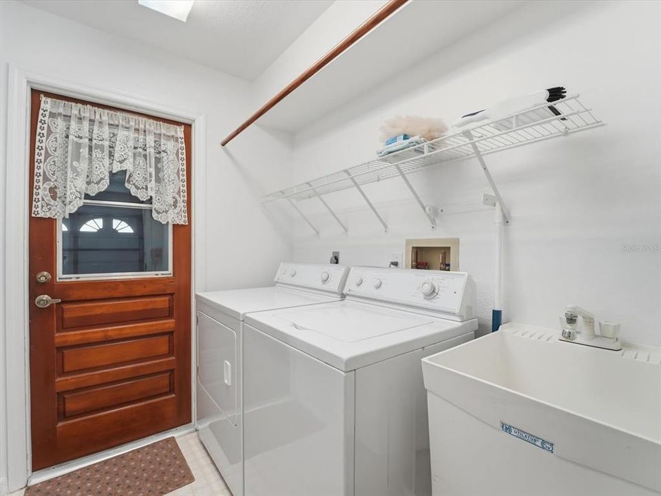 На продажу: $280,000 (3 спален, 2 ванн, 1958 Квадратных фут)