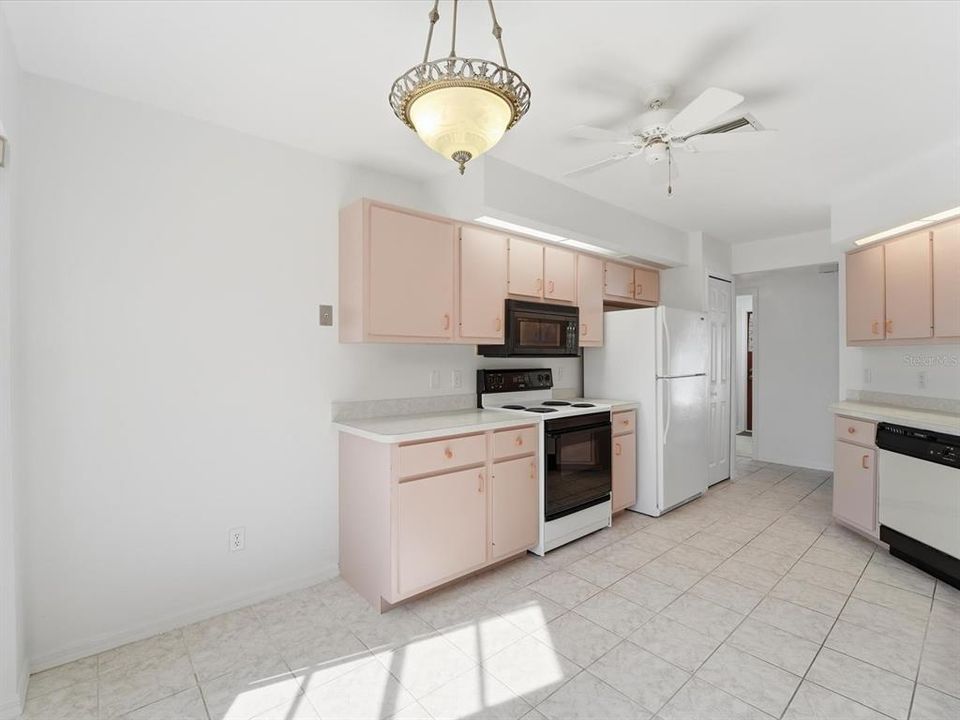 На продажу: $280,000 (3 спален, 2 ванн, 1958 Квадратных фут)