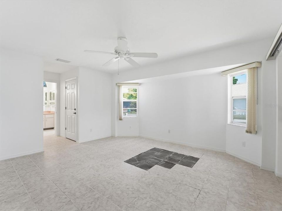 На продажу: $280,000 (3 спален, 2 ванн, 1958 Квадратных фут)